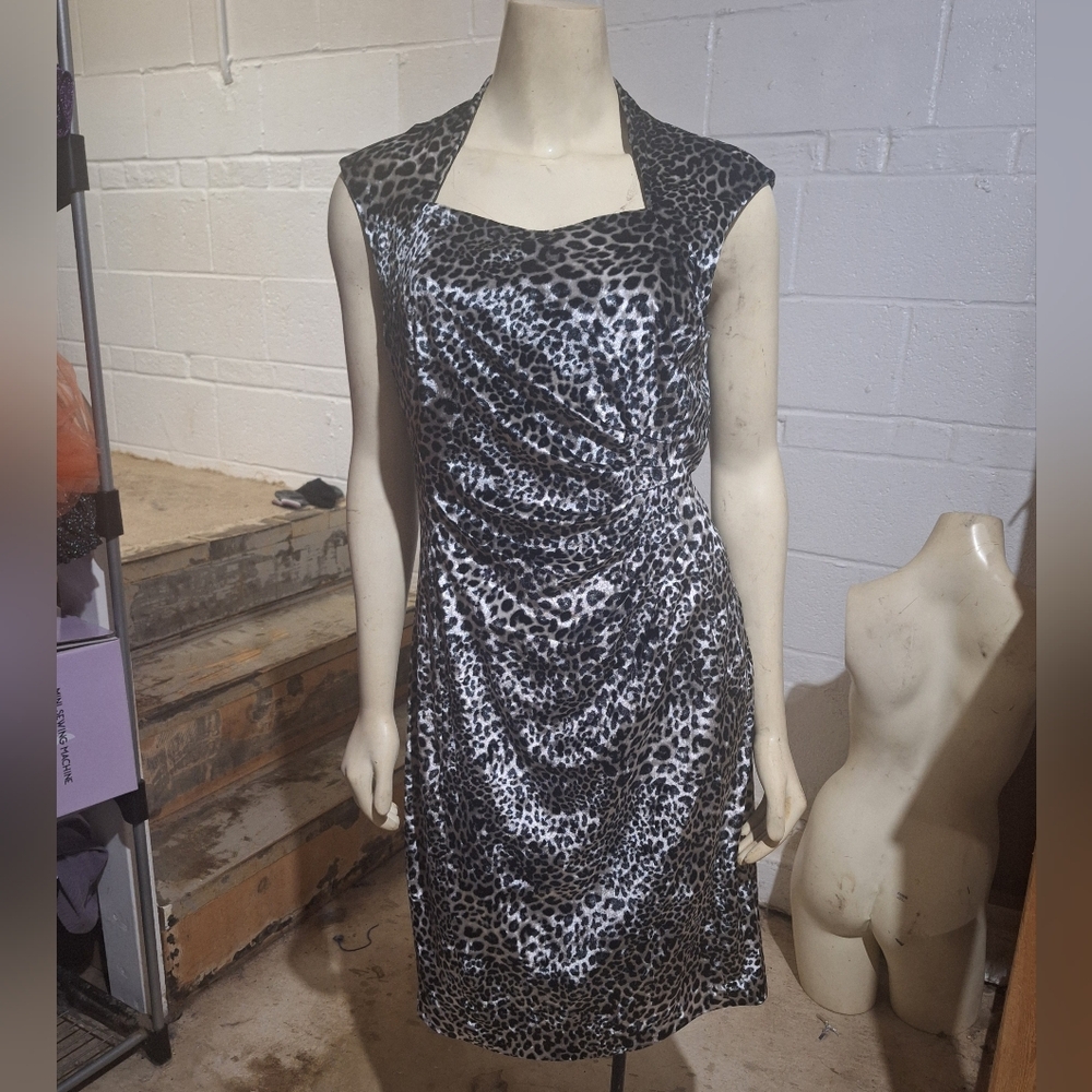Tahari ASL silver velvet / velour Leopard print wiggle dress size 12